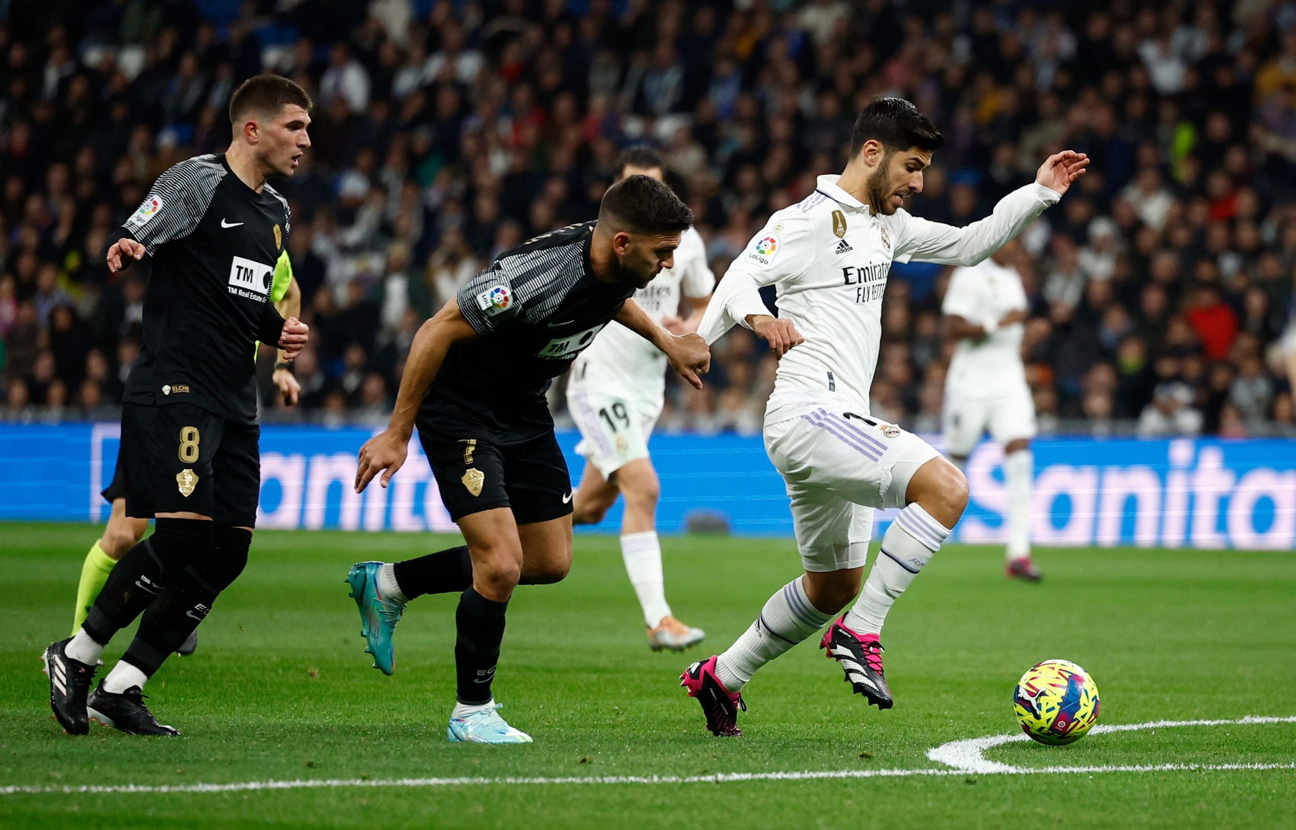 Real Madrid Held by Elche at Home for Benzema